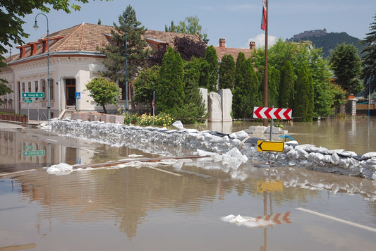 How To Properly Fill And Place Sandbags For Flooding